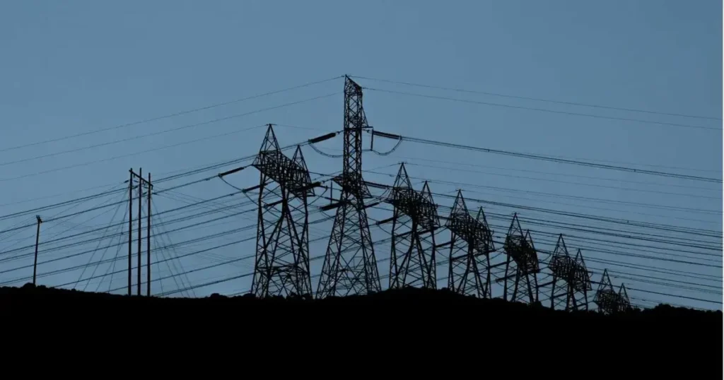 Powerlines in Hood River County above the Columbia River move electricity from the Bonneville Dam to customers across the region on July 25, 2024. (Credit: Jordan Gale/Oregon Capital Chronicle)